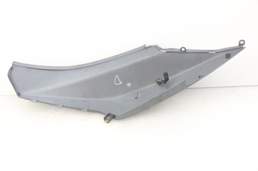 photo de VERKLEIDUNG HINTEN RECHTS SYM ORBIT 2 4T 50 (2008 - 2017) - Details der Befestigungspunkte