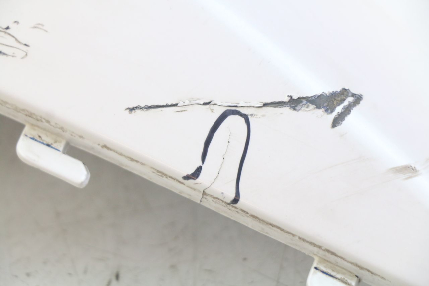 photo de RECHTER HINTERER KOTFLÜGEL SYM ORBIT 2 4T 50 (2018 - 2022) - Kennzeichnungen und Originalreferenzen