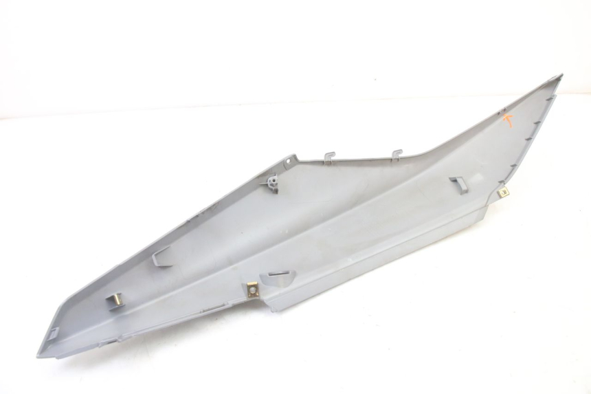 photo de VERKLEIDUNG HINTEN RECHTS SYM ORBIT III 3 4T 50 (2021 - 2025) - Kennzeichnungen und Originalreferenzen