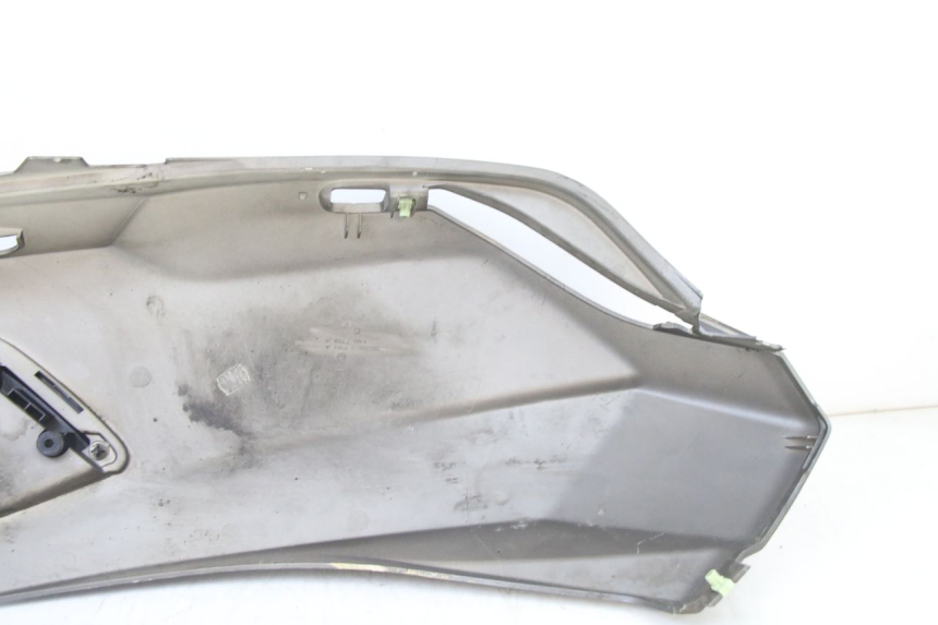 photo de VERKLEIDUNG HINTEN RECHTS PEUGEOT SATELIS 125 (2013 - 2018) - Charakteristische Merkmale