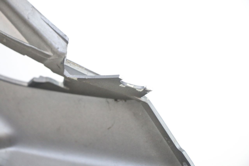 photo de VERKLEIDUNG HINTEN RECHTS PEUGEOT SATELIS 125 (2013 - 2018) - Zoom auf Komponenten