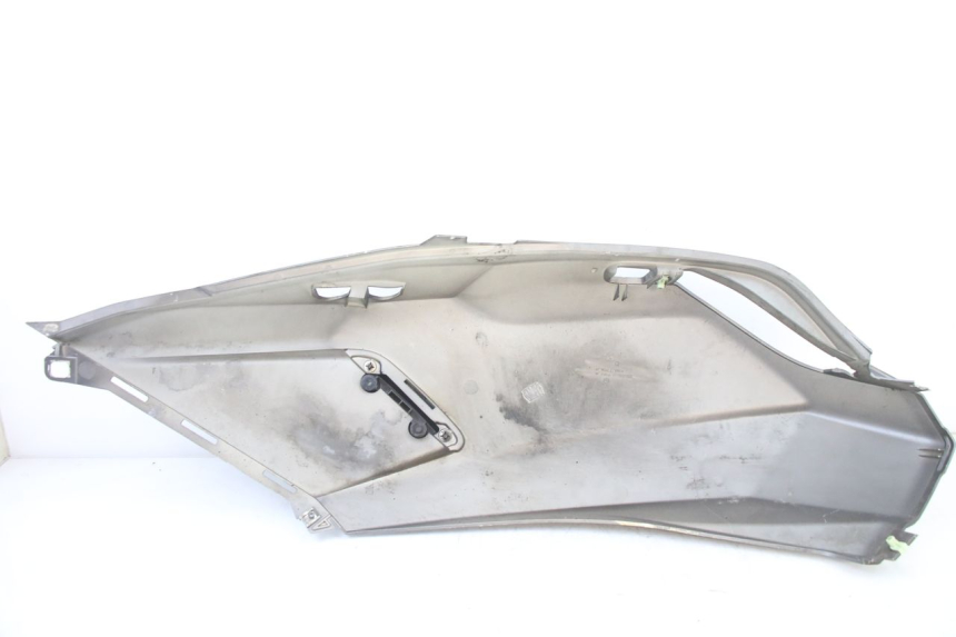 photo de VERKLEIDUNG HINTEN RECHTS PEUGEOT SATELIS 125 (2013 - 2018) - Kennzeichnungen und Originalreferenzen