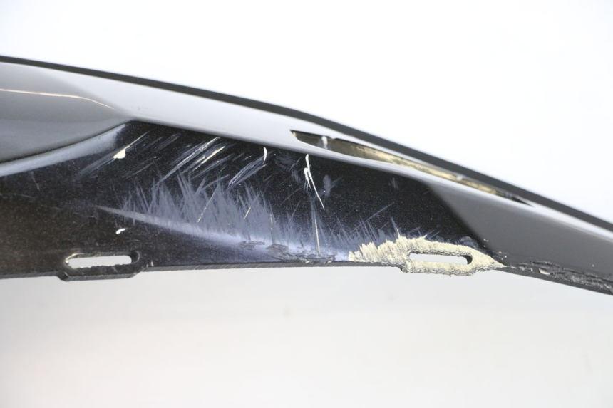 photo de VERKLEIDUNG HINTEN RECHTS PEUGEOT SATELIS COMPRESSOR K15 125 (2006 - 2009) - Fokus auf die Struktur