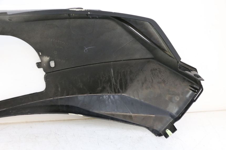 photo de VERKLEIDUNG HINTEN RECHTS PEUGEOT SATELIS COMPRESSOR K15 125 (2006 - 2009) - Details der Befestigungspunkte