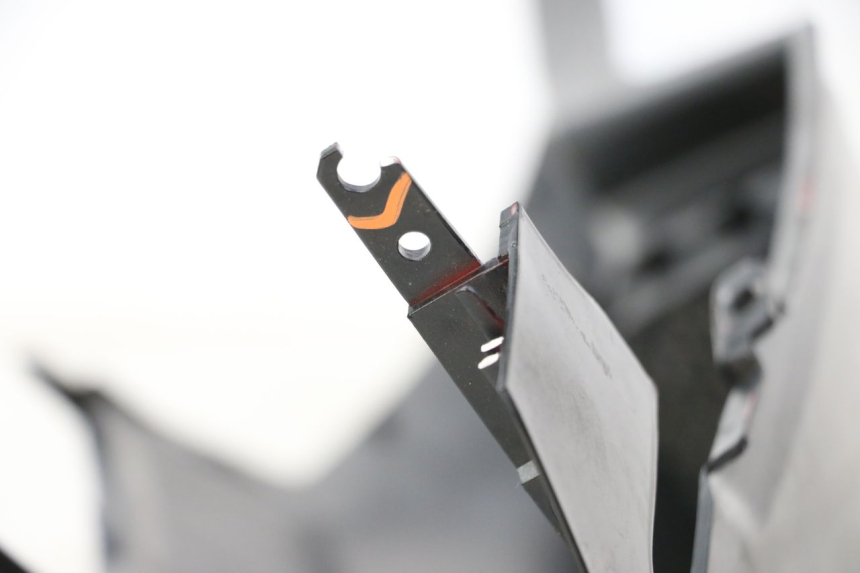 photo de VERKLEIDUNG HINTEN RECHTS PEUGEOT SPEEDFIGHT 3 LC 2T 50 (2009 - 2015) - Charakteristische Merkmale