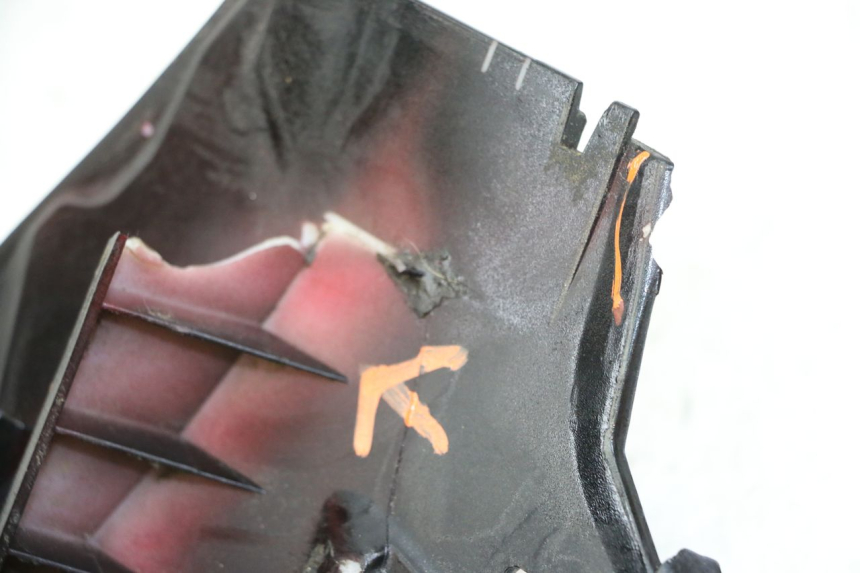 photo de VERKLEIDUNG HINTEN RECHTS PEUGEOT SPEEDFIGHT 3 LC 2T 50 (2009 - 2015) - Zoom auf Gebrauchszustand