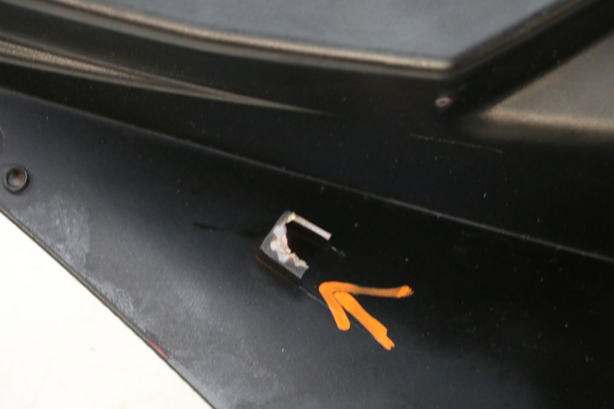 photo de VERKLEIDUNG HINTEN RECHTS PEUGEOT SPEEDFIGHT 3 LC 2T 50 (2009 - 2015) - Kennzeichnungen und Originalreferenzen