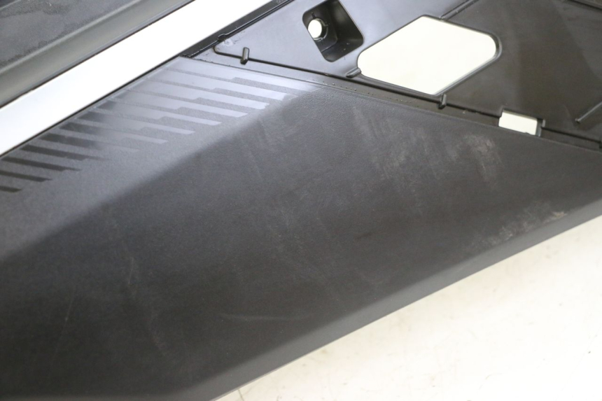 photo de RECHTE HINTERE SEITENVERKLEIDUNG PEUGEOT TWEET 4T 50 (2023 - 2025) - Detailansicht des Bauteils