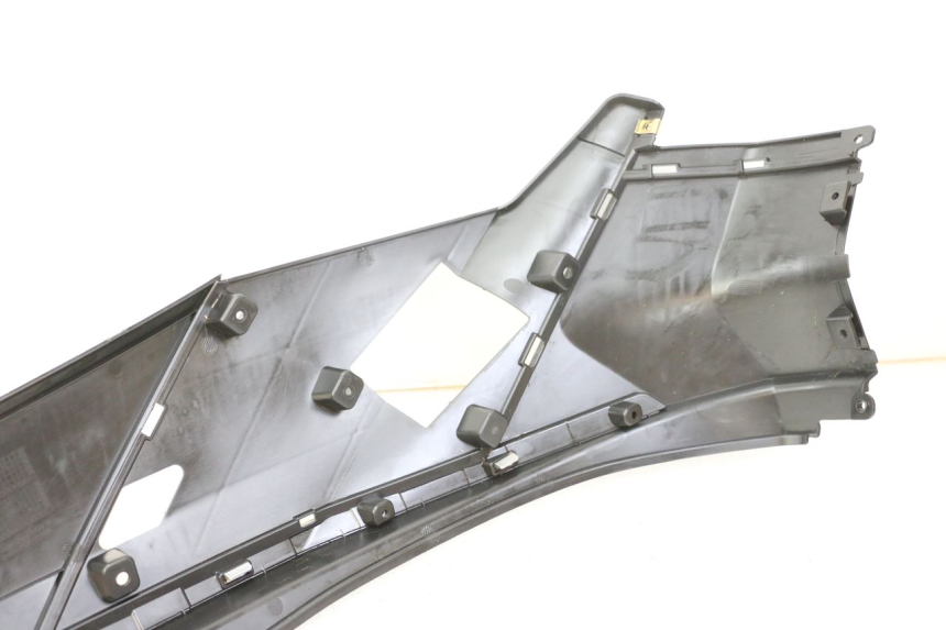 photo de RECHTE HINTERE SEITENVERKLEIDUNG PEUGEOT TWEET 4T 50 (2023 - 2025) - Technische Nahaufnahme