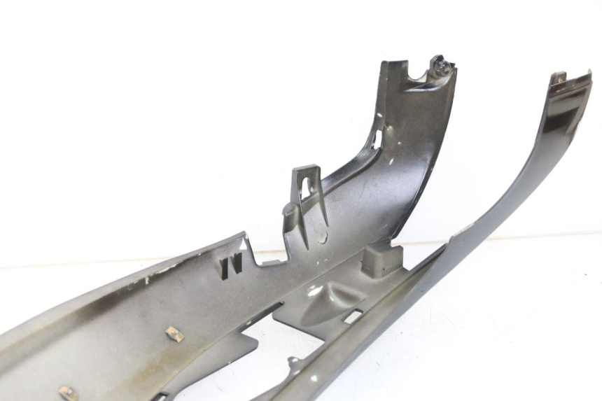 photo de VERKLEIDUNG HINTEN RECHTS PIAGGIO BEVERLY 125 (1998 - 2005) - Alternative Perspektive