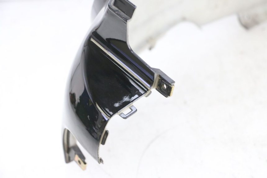 photo de VERKLEIDUNG HINTEN RECHTS EFUN PUSA 1 - Details der Befestigungspunkte