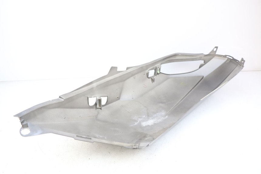 photo de RECHTER HINTERER KOTFLÜGEL PEUGEOT SATELIS 125 (2010 - 2012) - Technische Nahaufnahme