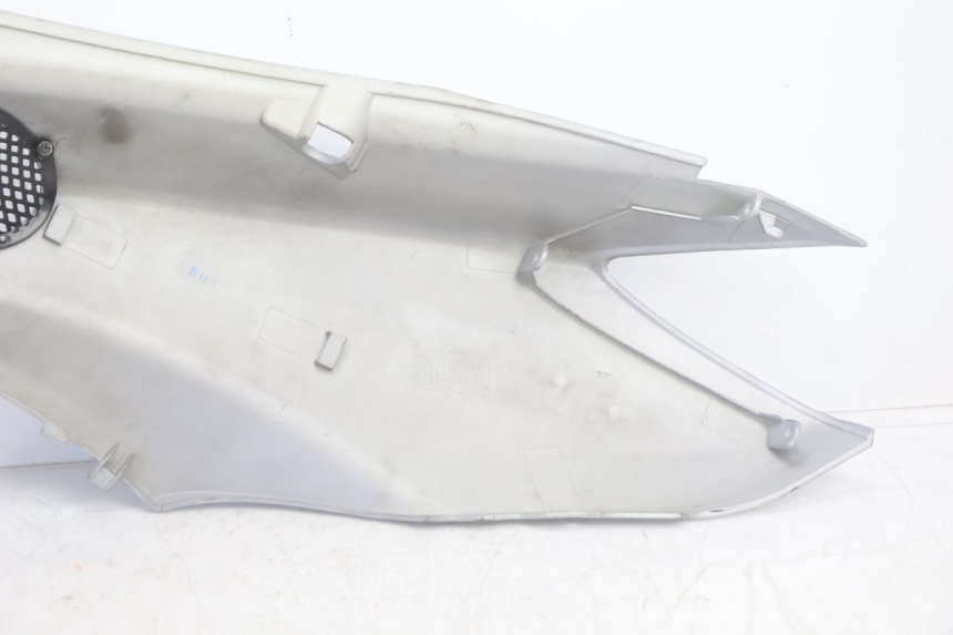 photo de VERKLEIDUNG HINTEN RECHTS FYM SCOOTERONE 125 (2006 - 2008) - Weitere Ansicht des Artikels