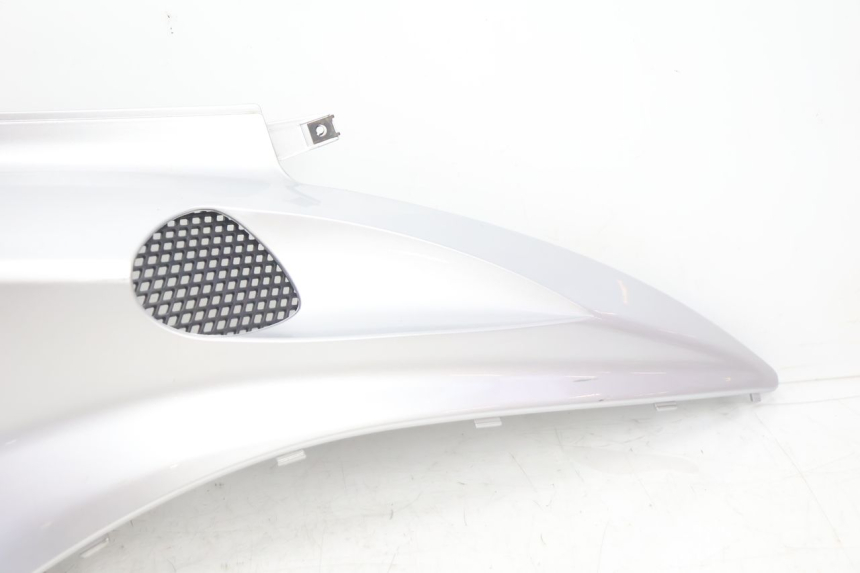 photo de VERKLEIDUNG HINTEN RECHTS FYM SCOOTERONE 125 (2006 - 2008) - Zoom auf Gebrauchszustand