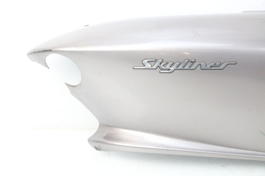 photo de VERKLEIDUNG HINTEN RECHTS MBK SKYLINER 125 (2004 - 2007) - Charakteristische Merkmale