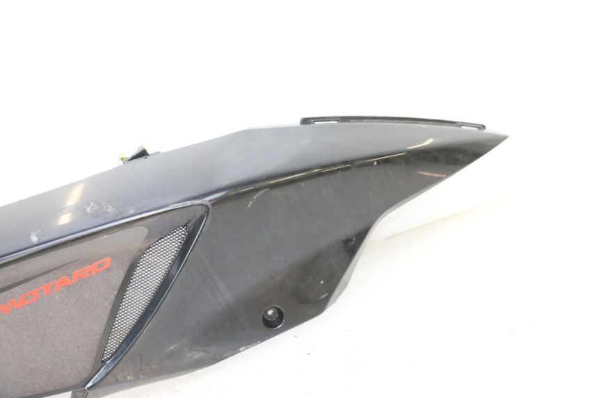 photo de VERKLEIDUNG HINTEN RECHTS APRILIA SR MOTARD 50 (2012 - 2018) - Zoom auf Gebrauchszustand