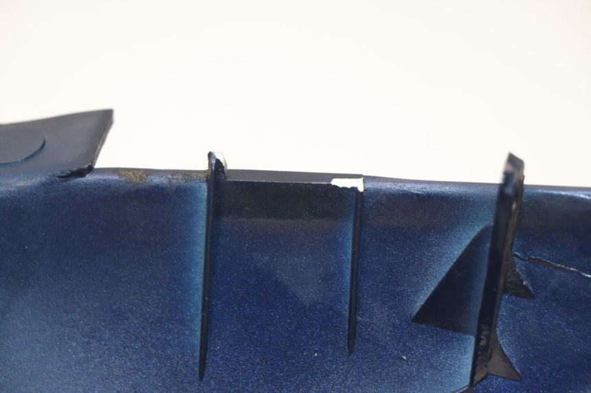 photo de VERKLEIDUNG HINTEN RECHTS PEUGEOT SUM UP 125 (2008 - 2013) - Details der Befestigungspunkte