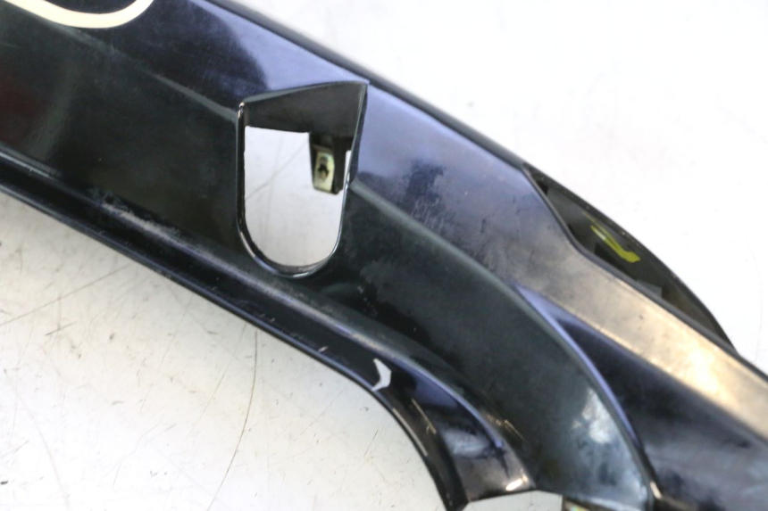 photo de VERKLEIDUNG HINTEN RECHTS KYMCO SUPER 8 2T 50 (2007 - 2013) - Details der Befestigungspunkte