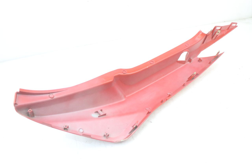 photo de VERKLEIDUNG HINTEN RECHTS KYMCO SUPER 8 125 (2008 - 2015) - Details der Befestigungspunkte