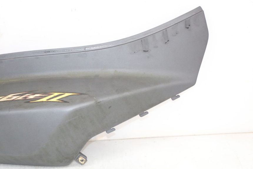 photo de VERKLEIDUNG HINTEN RECHTS SYM ORBIT 2 4T 50 (2008 - 2017) - Zoom auf Gebrauchszustand