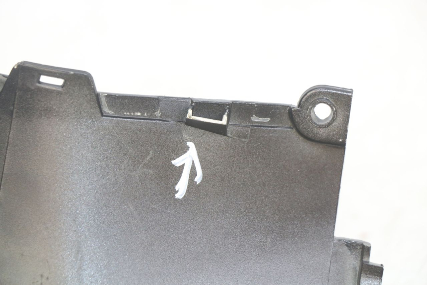 photo de RECHTER HINTERER KOTFLÜGEL SYM SYMPHONY 125 (2009 - 2015) - Details der Befestigungspunkte