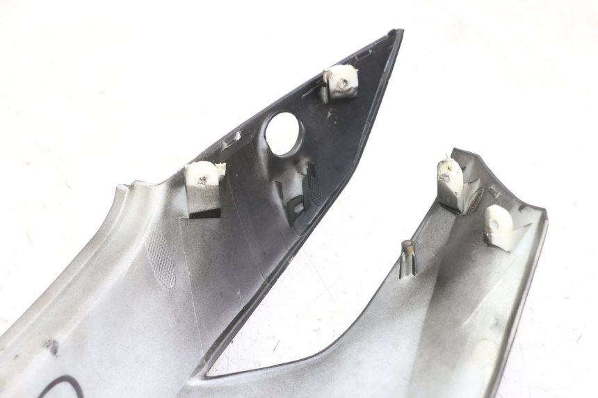 photo de VERKLEIDUNG HINTEN RECHTS TNT MOTOR BOSTON 4T 50 (2018 - 2025) - Details der Befestigungspunkte