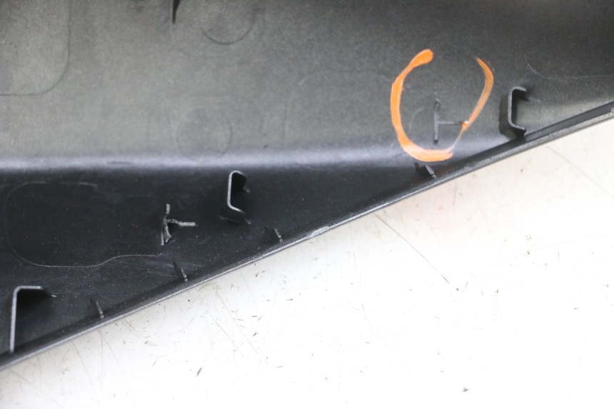 photo de VERKLEIDUNG HINTEN RECHTS YAMAHA TRICITY 300 (2020 - 2024) - Detailansicht des Bauteils