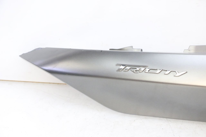 photo de VERKLEIDUNG HINTEN RECHTS YAMAHA TRICITY 300 (2020 - 2024) - Detaillierte Sichtprüfung