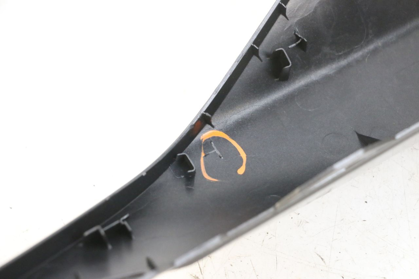 photo de VERKLEIDUNG HINTEN RECHTS YAMAHA TRICITY 300 (2020 - 2024) - Technische Nahaufnahme