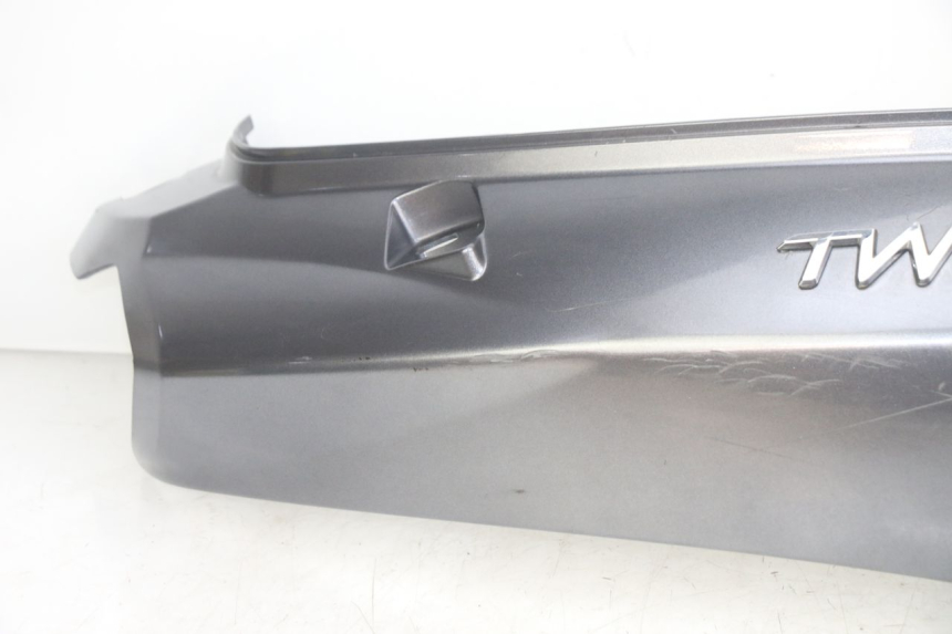 photo de RECHTER HINTERER KOTFLÜGEL PEUGEOT TWEET 4T 50 (2014 - 2019) - Kennzeichnungen und Originalreferenzen