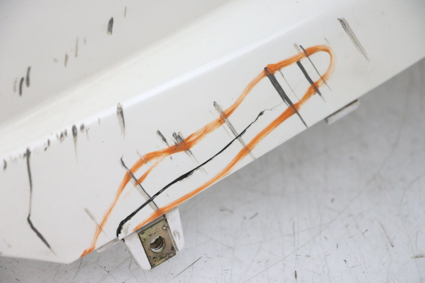 photo de VERKLEIDUNG HINTEN RECHTS PEUGEOT TWEET PRO EFI 4T 50 (2021 - 2022) - Detaillierte Sichtprüfung