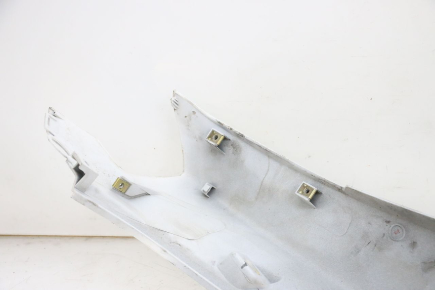 photo de VERKLEIDUNG HINTEN RECHTS PEUGEOT TWEET PRO EFI 4T 50 (2021 - 2022) - Technische Nahaufnahme