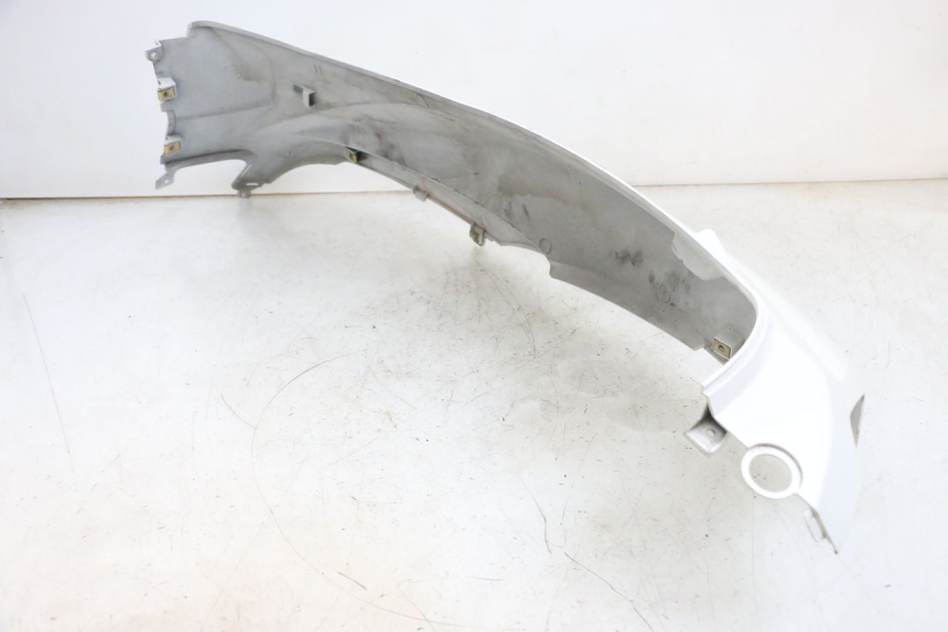 photo de VERKLEIDUNG HINTEN RECHTS PEUGEOT TWEET PRO EFI 4T 50 (2021 - 2022) - Oberflächenzustand und Material