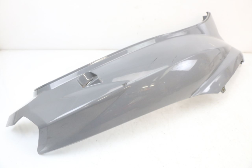 photo de VERKLEIDUNG HINTEN RECHTS PEUGEOT TWEET 125 (2018 - 2021) - Detailansicht des Bauteils
