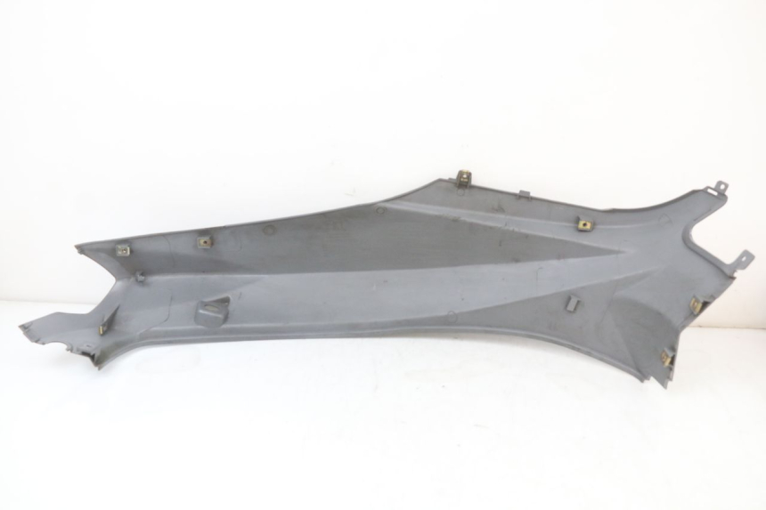 photo de VERKLEIDUNG HINTEN RECHTS PEUGEOT TWEET 125 (2018 - 2021) - Technische Nahaufnahme
