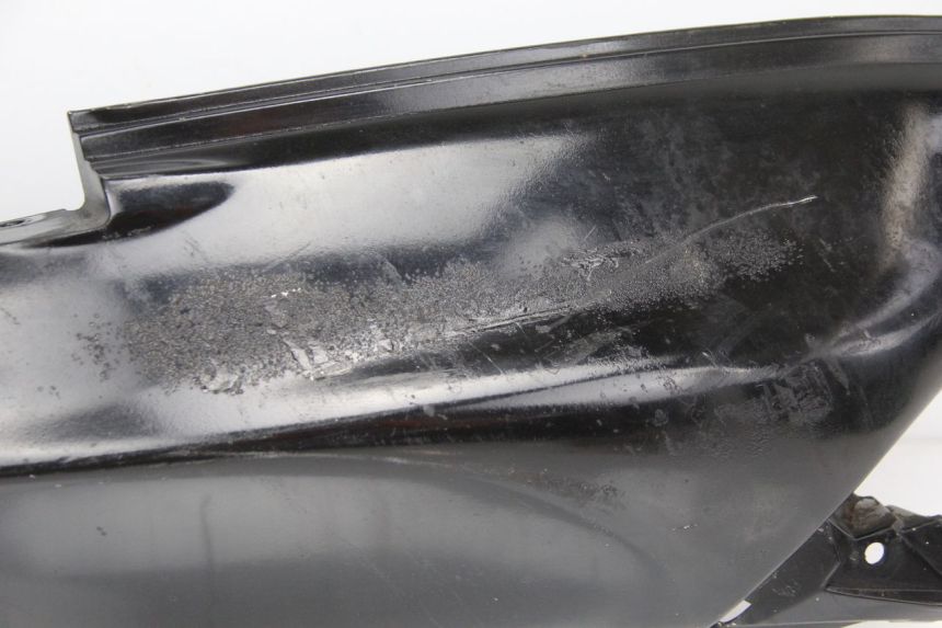 photo de VERKLEIDUNG HINTEN RECHTS SUZUKI UC EPICURO 125 (1999 - 2003) - Zoom auf Gebrauchszustand