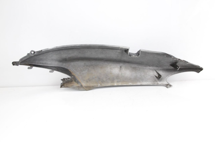 photo de VERKLEIDUNG HINTEN RECHTS SUZUKI UC EPICURO 125 (1999 - 2003) - Technische Nahaufnahme