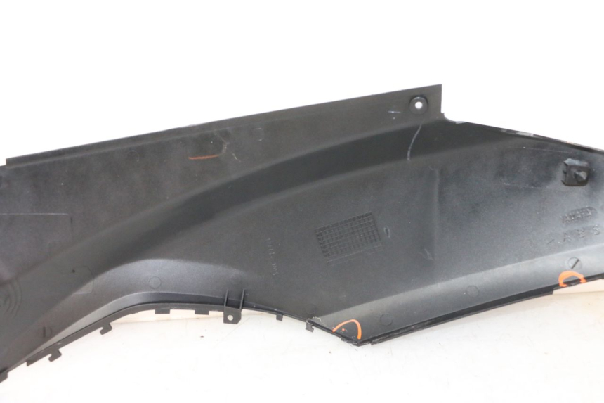 photo de VERKLEIDUNG HINTEN RECHTS MBK WAAP 125 (2008 - 2013) - Details der Befestigungspunkte