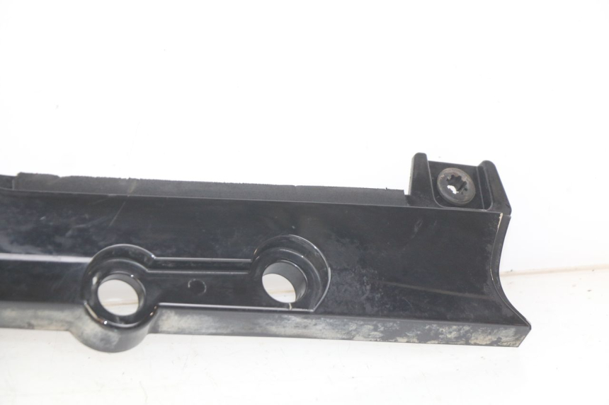 photo de RECHTER HINTERER KOTFLÜGEL SYM WOLF SB 125 (2011 - 2018) - Charakteristische Merkmale