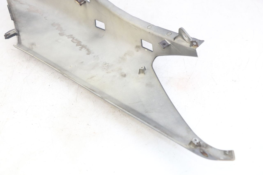 photo de RECHTER HINTERER KOTFLÜGEL YAMAHA XMAX X-MAX 125 (2006 - 2009) - Zoom auf Gebrauchszustand