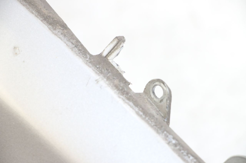 photo de VERKLEIDUNG HINTEN RECHTS PIAGGIO X10 125 (2012 - 2017) - Detailansicht des Bauteils