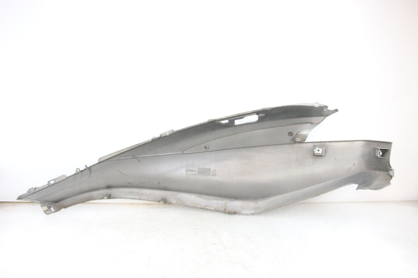 photo de VERKLEIDUNG HINTEN RECHTS PIAGGIO X10 125 (2012 - 2017) - Details der Befestigungspunkte