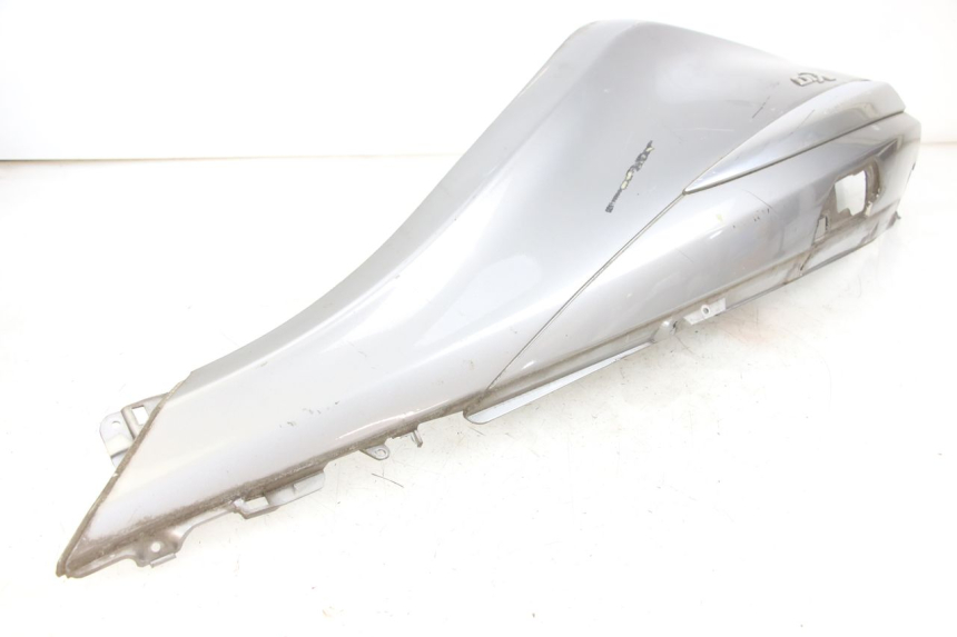 photo de VERKLEIDUNG HINTEN RECHTS PIAGGIO X10 125 (2012 - 2017) - Oberflächenzustand und Material