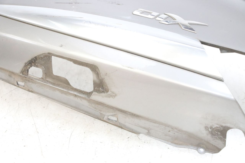 photo de VERKLEIDUNG HINTEN RECHTS PIAGGIO X10 125 (2012 - 2017) - Kennzeichnungen und Originalreferenzen