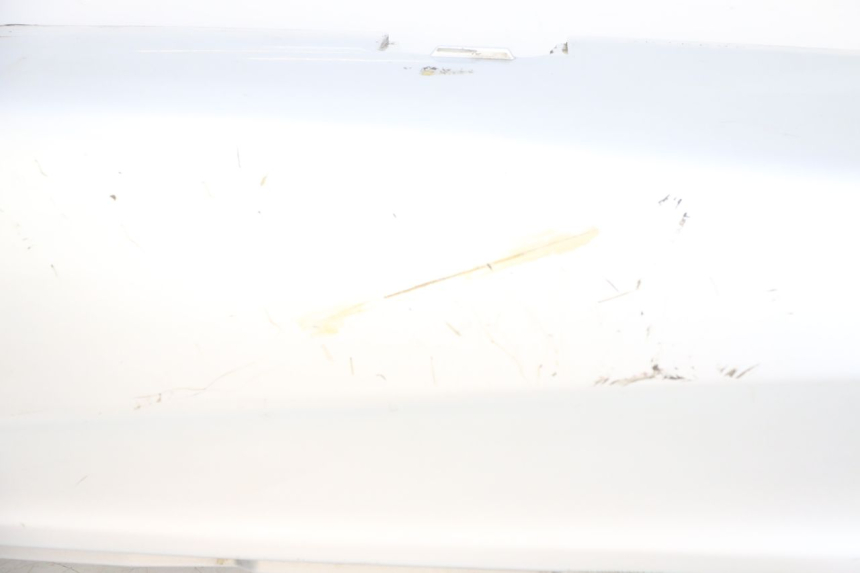 photo de VERKLEIDUNG HINTEN RECHTS PIAGGIO X9 125 (2000 - 2003) - Details der Befestigungspunkte