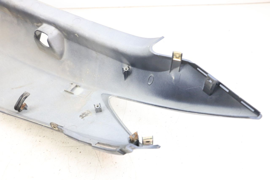 photo de HINTERE RECHTE SEITENVERKLEIDUNG KYMCO XCITING 250 (2006 - 2009) - Zoom auf Gebrauchszustand