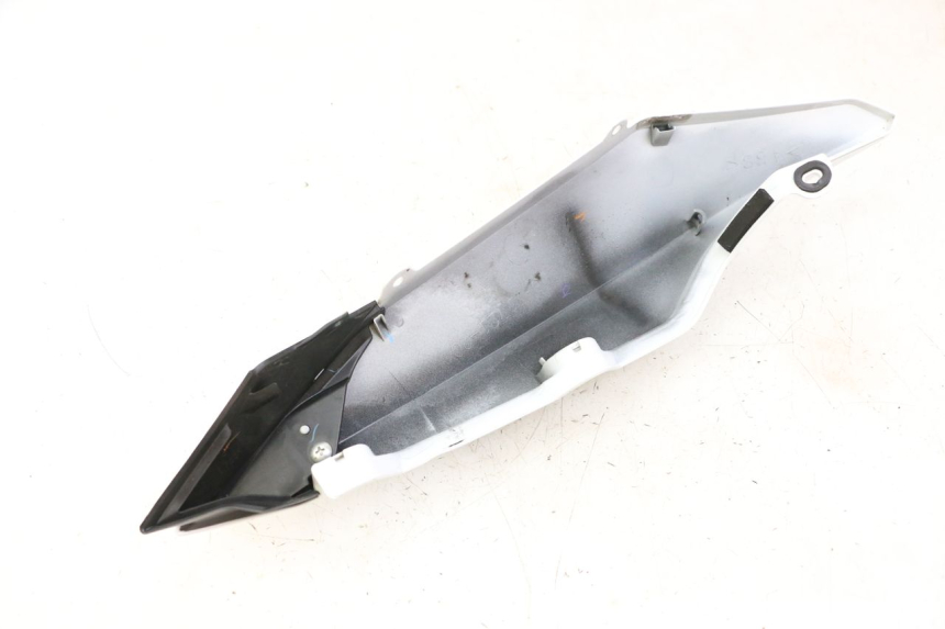 photo de VERKLEIDUNG HINTEN RECHTS YAMAHA XJ6 ABS 600 (2008 - 2016) - Technische Nahaufnahme