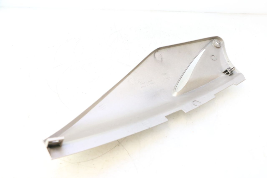 photo de VERKLEIDUNG HINTEN RECHTS HONDA XLV VARADERO 125 (2007 - 2012) - Oberflächenzustand und Material