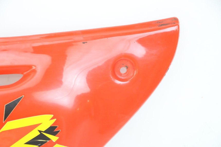 photo de RECHTER HINTERER KOTFLÜGEL PEUGEOT XP6 50 (1997 - 2003) - Details der Befestigungspunkte