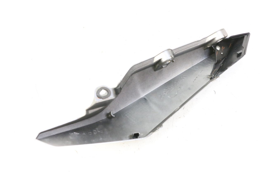 photo de VERKLEIDUNG HINTEN RECHTS YAMAHA XJ6 600 (2008 - 2016) - Details der Befestigungspunkte